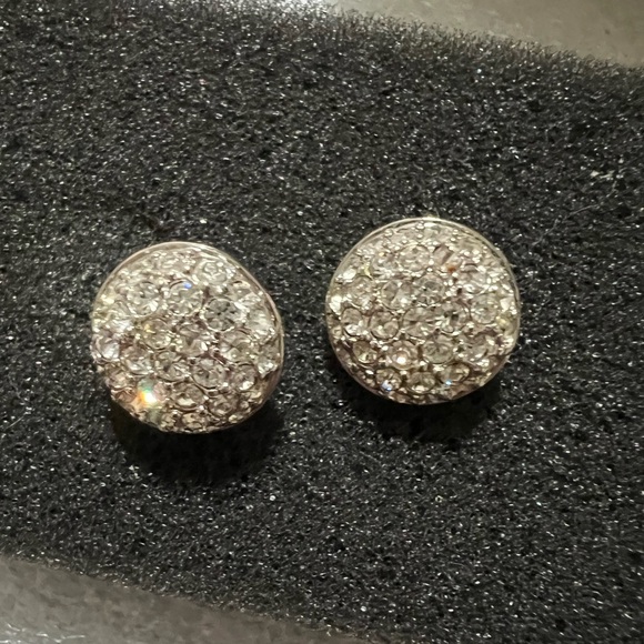 Swarovski brand stamped beautiful earring - Picture 1 of 4